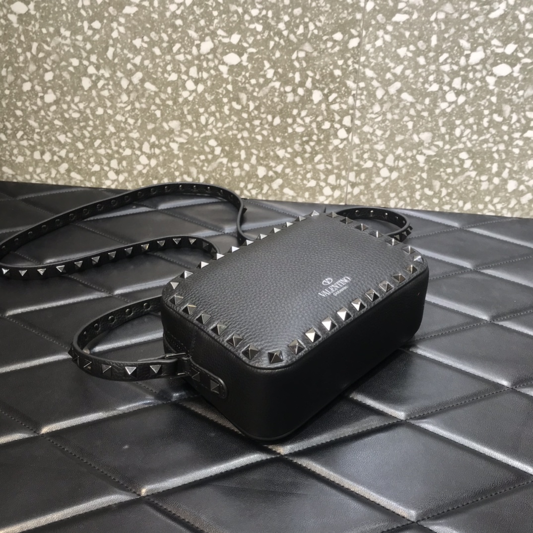 Valentino Garavani Rockstud Crossbody Camera Bag in Black Grainy Calfskin